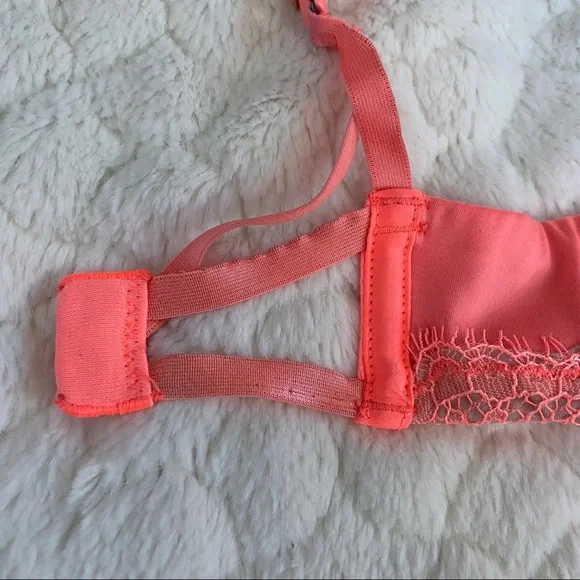 Victoria Secret Bombshell Lace Plunge Push Up Bra